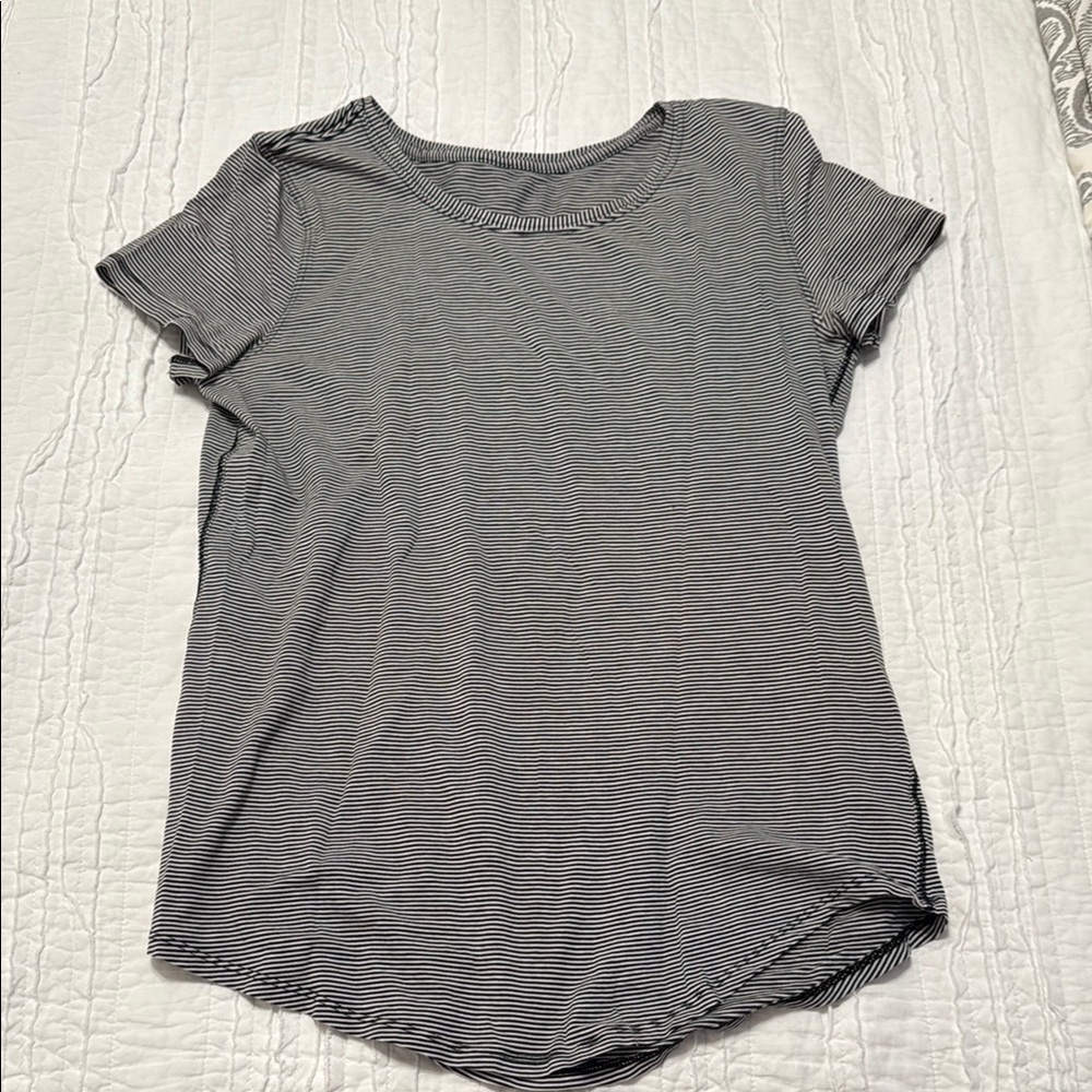 Lululemon Athletica Gray Short Sleeve T-Shirt